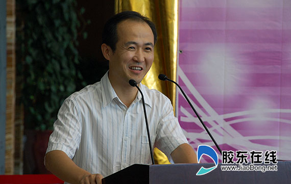 烟台市委宣传部副部长陈海涛致辞