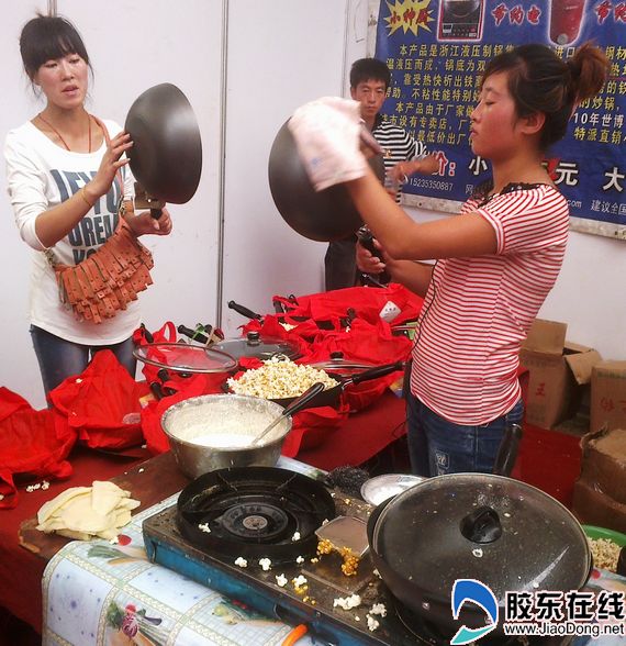 促销员卖锅做起大厨 大卖场成了小吃街