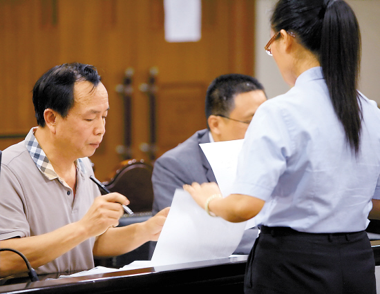 网广州11月19日电(记者 刘大江)广州千万富翁何锦荣"被精神病"一案,18