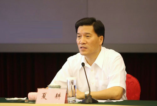 后,依次听取了省人大常委会秘书长王文升作的主任会议关于提请审议郭