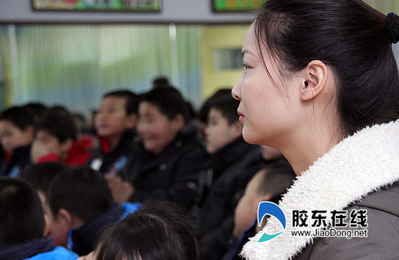 特别的爱给"特别"的你 "爱心棉衣"温暖辅读学校