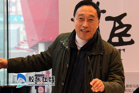 台北新剧团团长,知名京剧表演艺术家李宝春