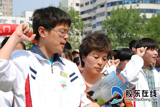 烟台三中举行第四届高二学生成人礼仪式组图
