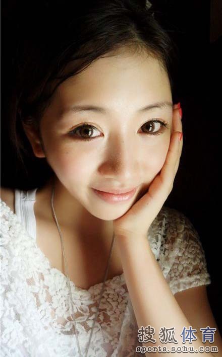 高清图:曝邹凯女友私房照 清新美过林志玲