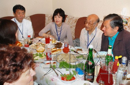 日本北海道知事随团访问日俄争议领土(图)