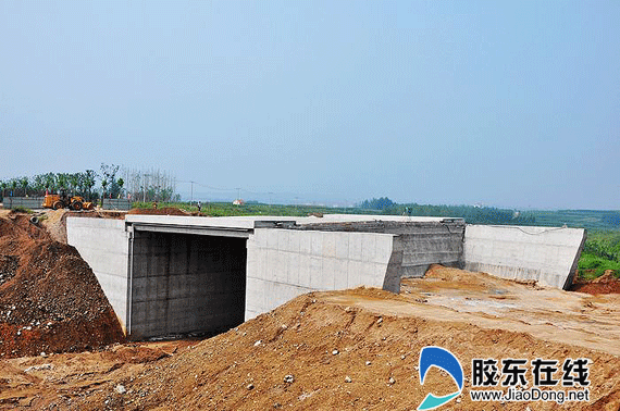 莱源路两座景观通道桥完成桥面铺装(组图) 莱山 烟台新闻网 胶东在线 