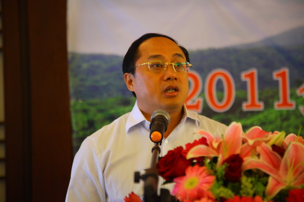 网媒访保亭:璀璨的黎苗文化 美妙的热带雨林