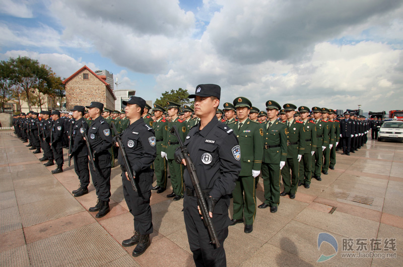 烟台公安滨海广场大阅兵场面威武壮观高清图