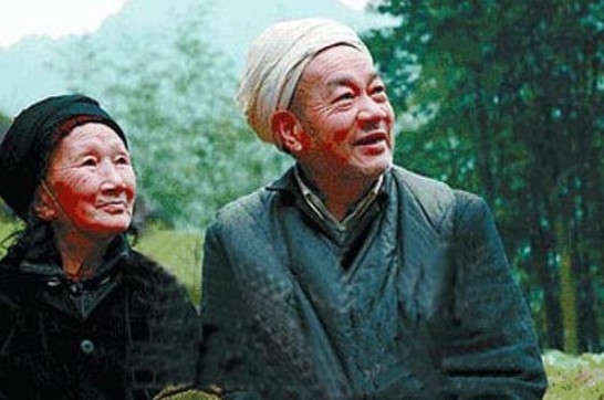谱写感人爱情天梯故事的老人徐朝清(左)和刘国江