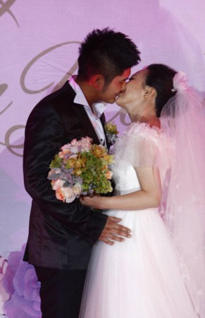 潘长江女儿潘阳产子 揭潘阳高富帅老公身家背景