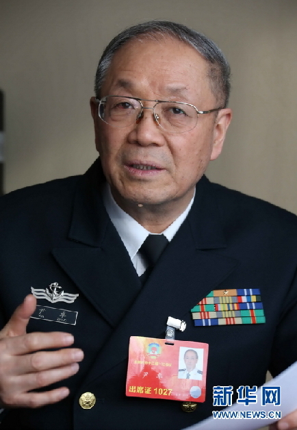 军队代表委员热议国防和军队建设(组图)