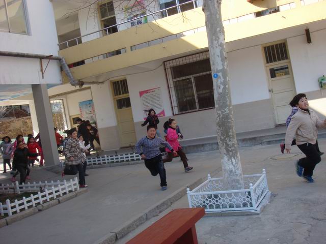 葡萄山小学防灾演练进行时__烟台教育网__胶东在线