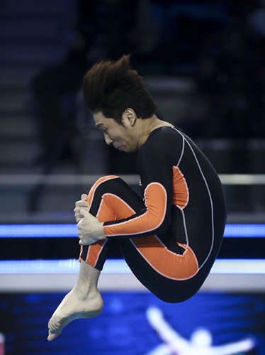 沙宝亮抱膝旋转