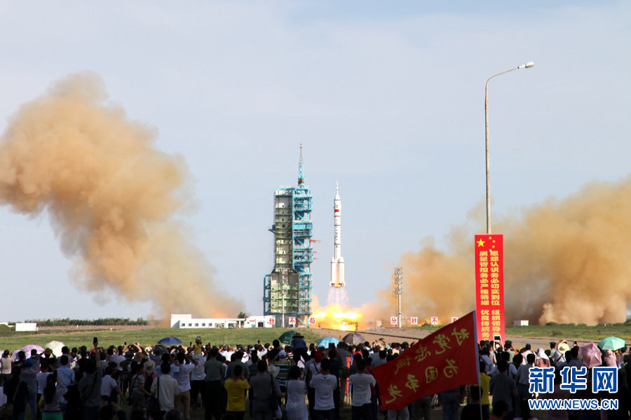 6月11日17時38分許,長征二號f遙十運載火箭在酒泉衛星發射中心中國