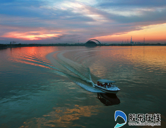 泛舟東昌湖 人在畫中游