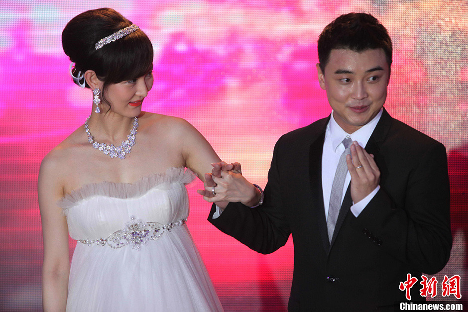 乒坛名将王皓在家乡举行婚礼(高清图)