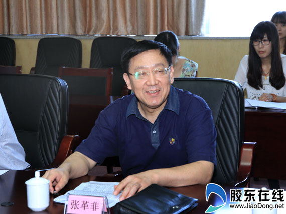 烟台市委宣传部副部长张革非(中),中国联通烟台分公