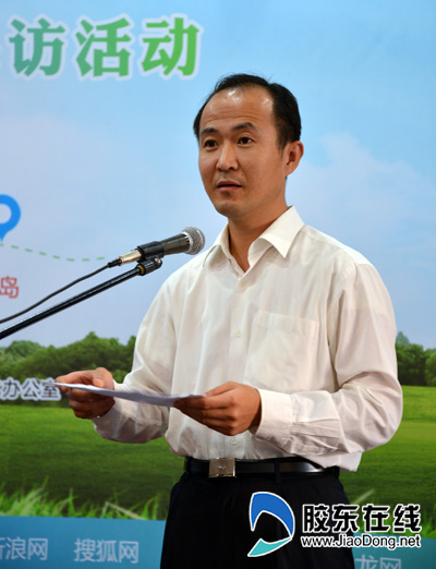烟台市委宣传部副部长陈海涛主持发布会