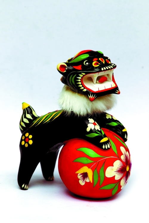 在农家小院里,捧起泥咕咕,吹响乡间小调,好不惬意.