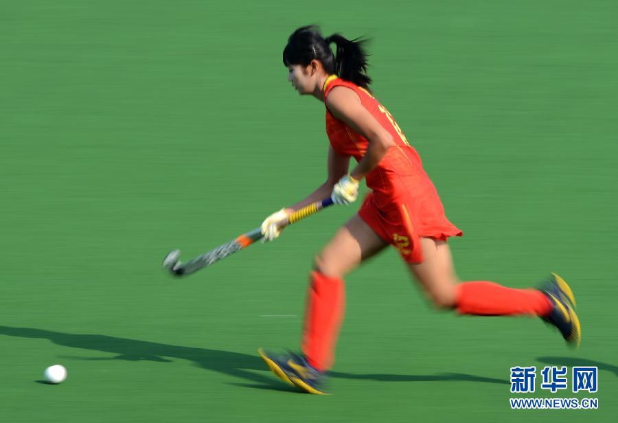 当日,在第六届东亚运动会女子曲棍球第一轮比赛中,中国队以8比0战胜