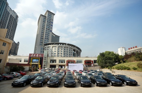 2013年10月17日烟台中达翔宝与东方君悦大客户交车仪式在东方君悦酒店
