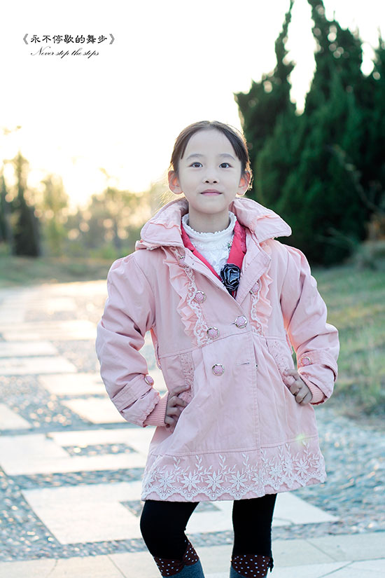 刘思含饰演雨辰(童年)