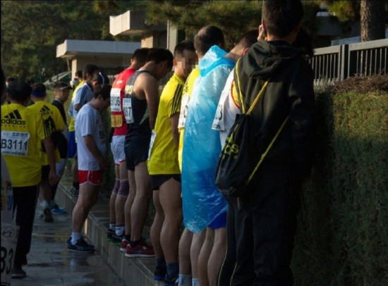 赛场救急组图:高尔夫球场上的男士小便神器