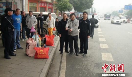 女子夜乘黑车遭轮奸杀害尸沉河中(图)