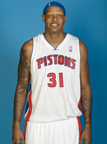 曝无眉大侠若买断愿赴休城 想签他?火箭需裁人 体育新闻 烟台新闻网 