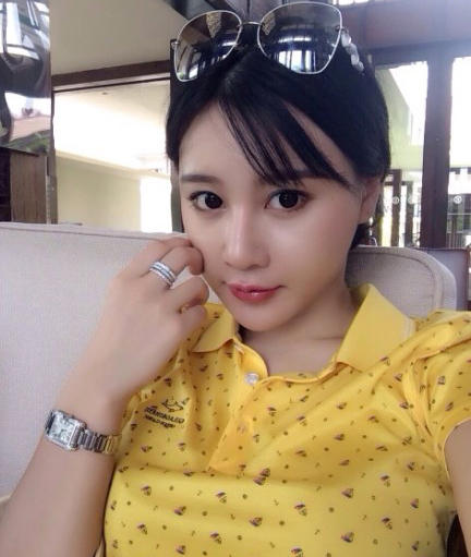 北师大校花樊玲私照曝光 借范爷打扮上位