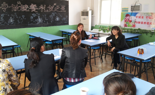 芝罘区刘家小学召开家长恳谈会(图)