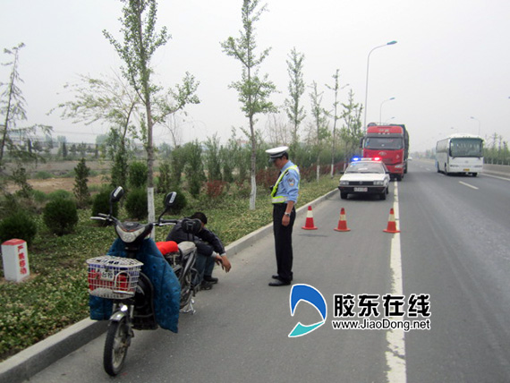 招远男子酒后驾驶电动车 摔进草丛睡大觉(图 平安烟台网