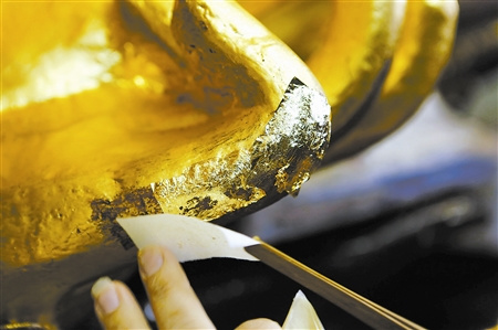 重庆大足宝顶山千手观音造像贴金箔 斑斓夺目