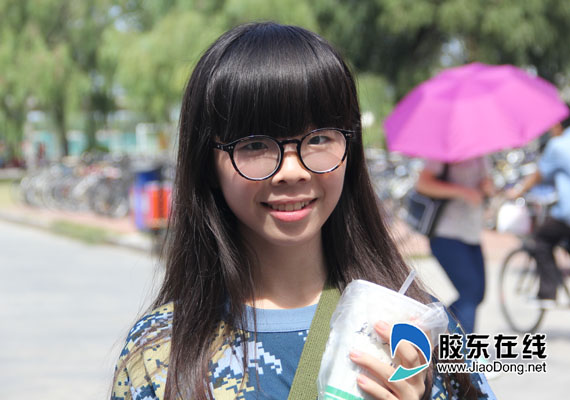 烟台大学举办"寻找军训最美笑脸"志愿者活动