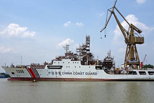 中国最先进海警船入列:可原地调头可横着走