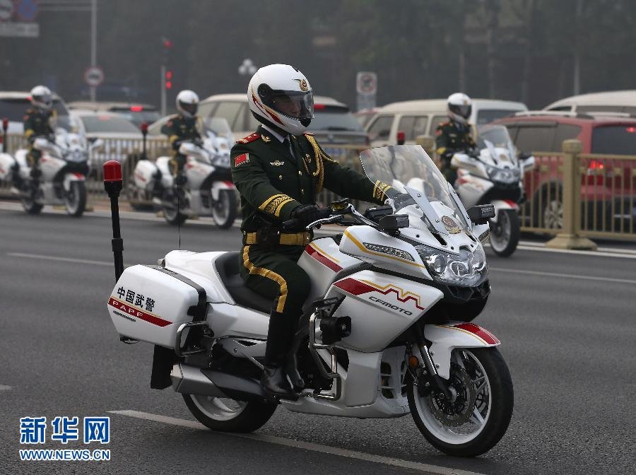 组图:摩托车护卫国宾车队参加外事活动