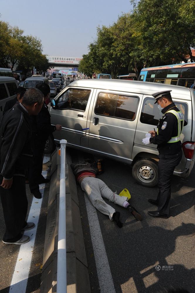 烟台桥底车祸案图片