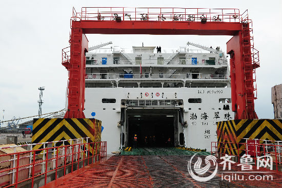 30日上午9点,共载有841名旅客和309台车辆的"渤海玉珠","渤海翠珠","