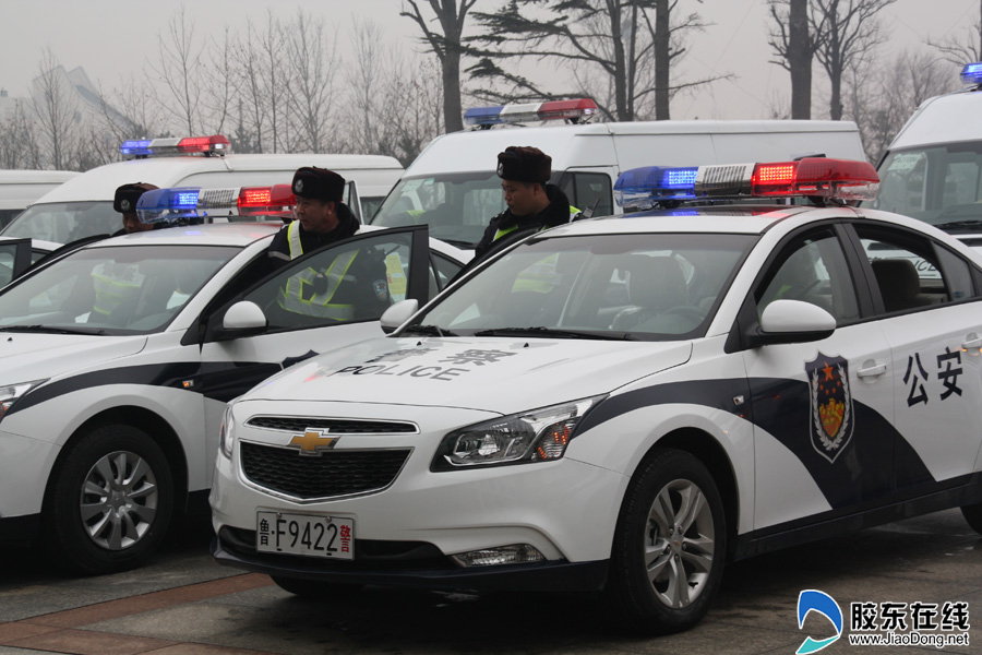 配备到基层大队当下正值岁末年初,张局长表示,要充分发挥新警车作用