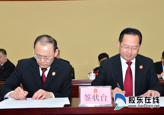 中院党组书记,院长尹佐海与基层法院院长签订党风廉政建设责任书
