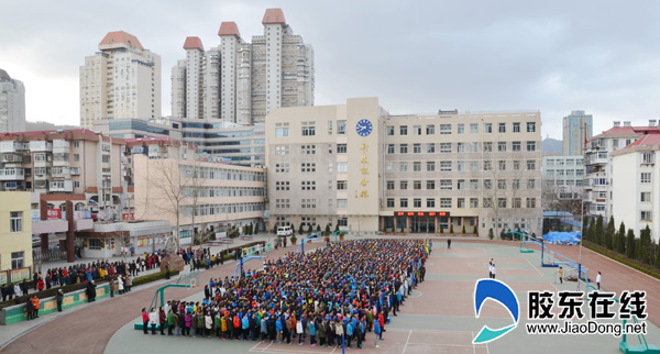 烟台十中举办2015年新学期开学典礼(图)