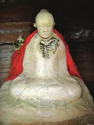 陕西多地有"肉身佛" 塑像泥皮脱落现人体