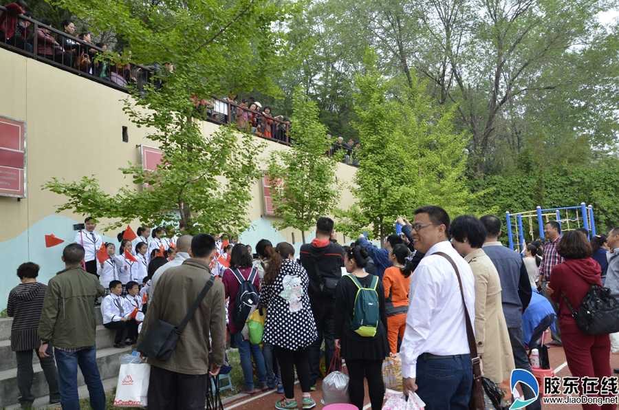 家长孩子齐上阵 葡萄山小学运动会趣味横生
