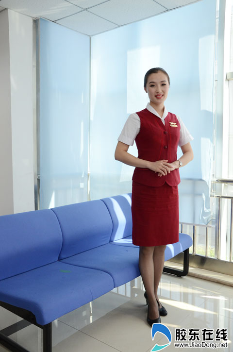 空姐刘欣:一天说600遍"你好" 期待服务新机场