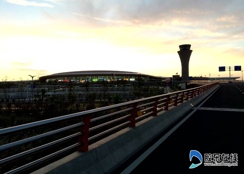 镜头记录烟台蓬莱机场投用初夜明媚又安静图