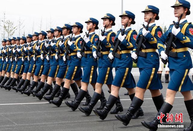 三军仪仗队女仪仗队员将首次亮相阅兵