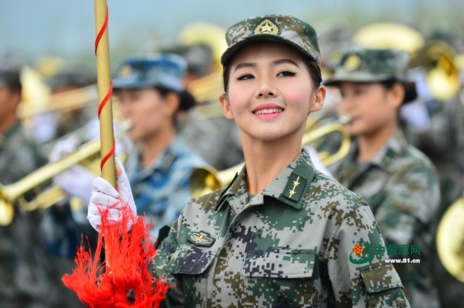 探秘閱兵聯合軍樂團訓練:女兵上形體課