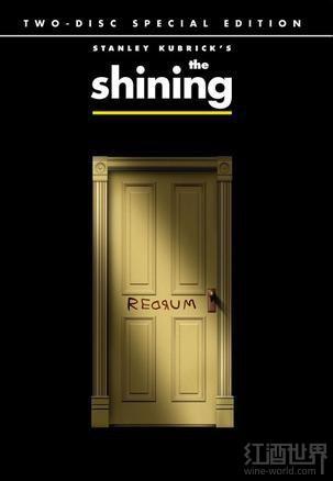 万圣节看恐怖片也要喝杯酒压压惊(组图)