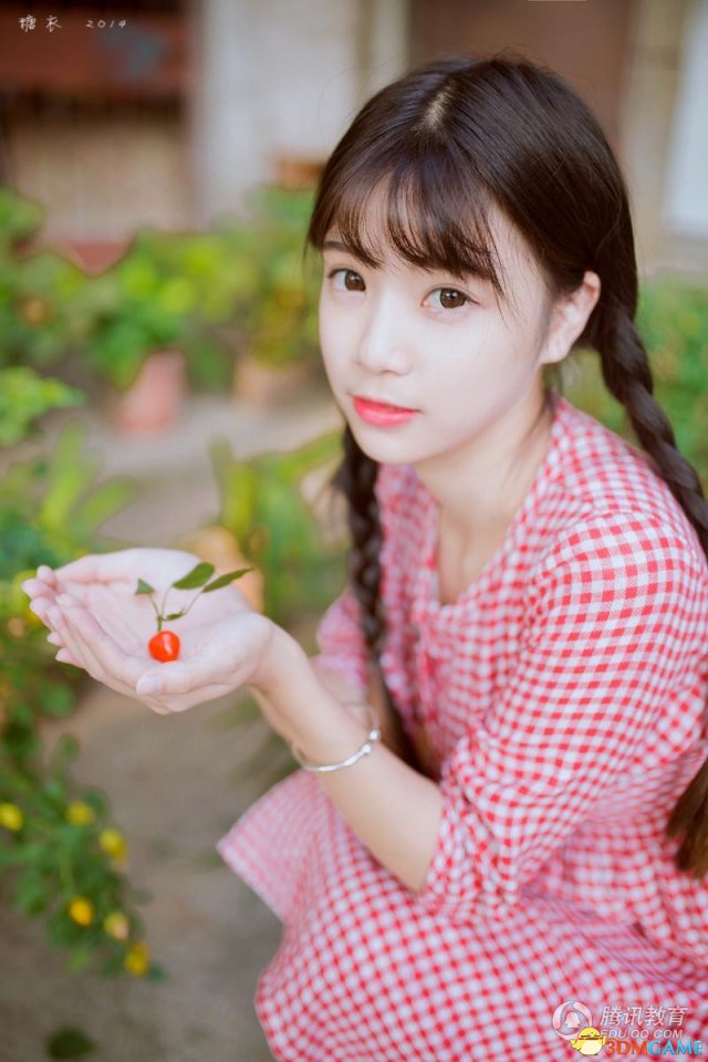 高清组图:成都理工女生孙靖君乖巧可爱 眼神迷人