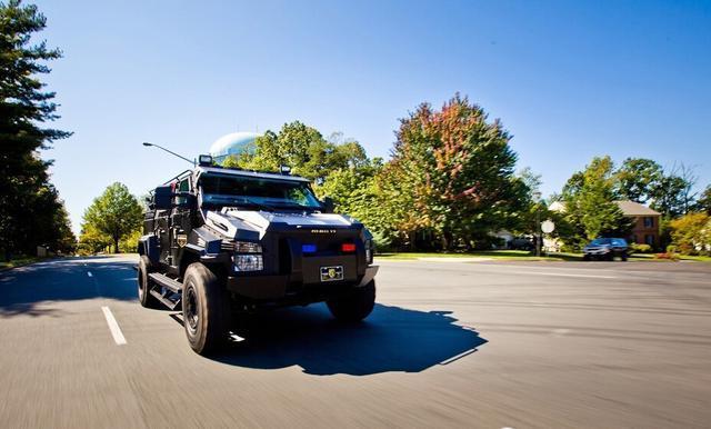 美国特警座驾霸气卡车超拉风